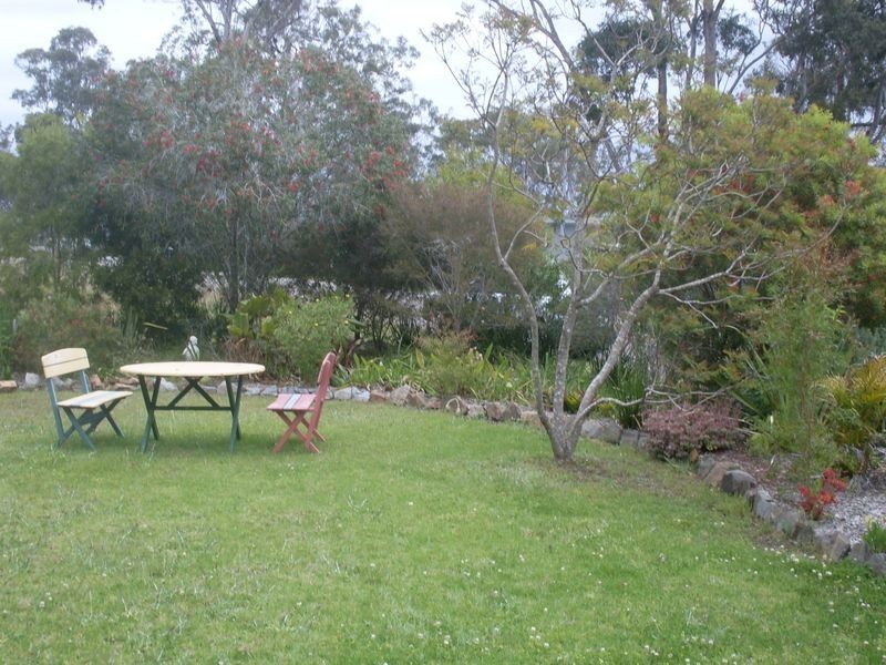 18 Halyard Drive, Moruya Heads NSW 2537