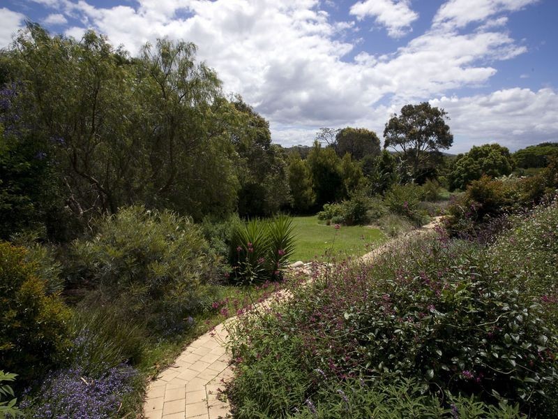 4 Davis Place, Moruya Heads NSW 2537