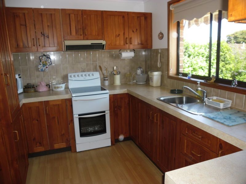 8 Ryan Place, Moruya NSW 2537