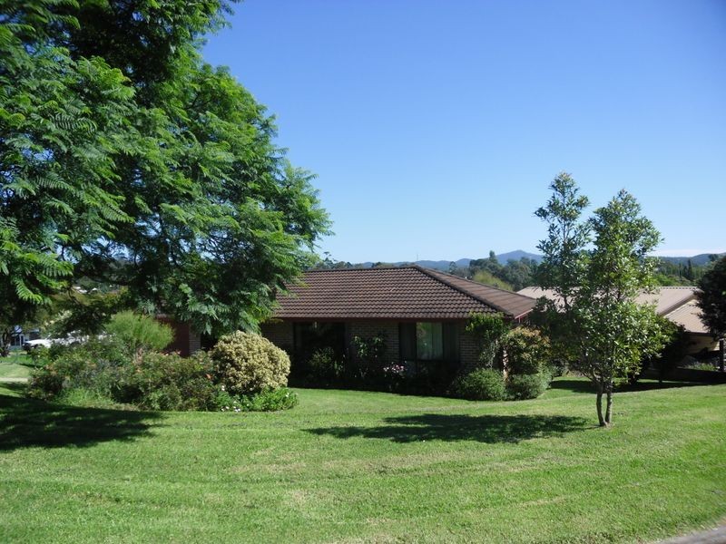 8 Ryan Place, Moruya NSW 2537