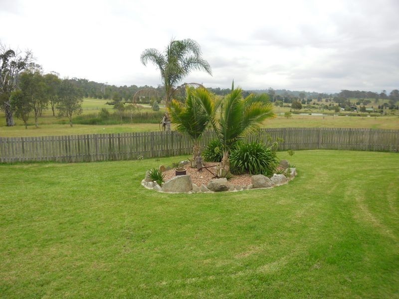 8 Mollee Road, Moruya NSW 2537