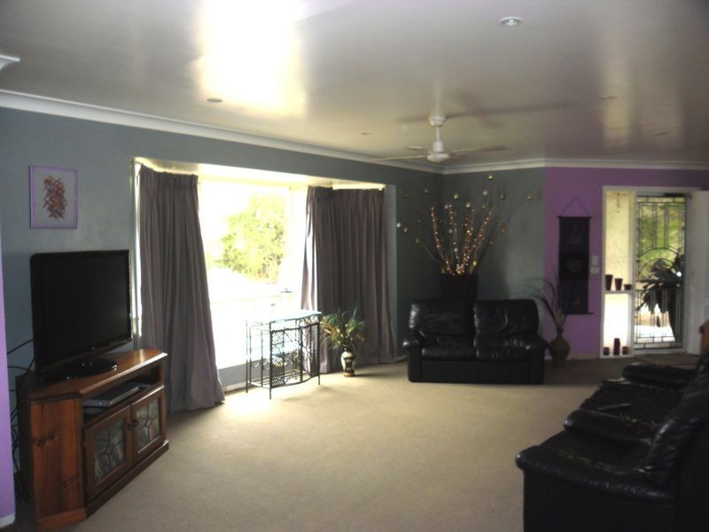 8 Mollee Road, Moruya NSW 2537