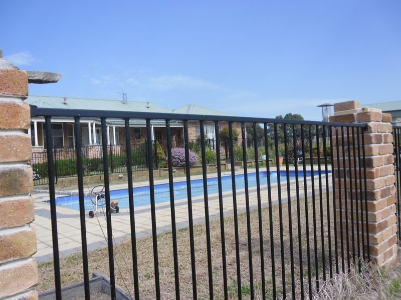 8 Mountain View Road, Moruya NSW 2537