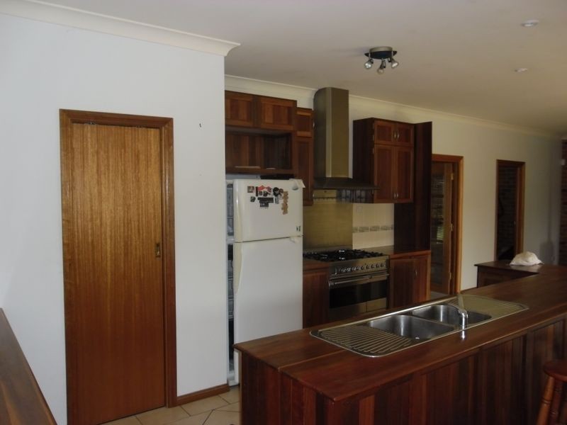 8 Mountain View Road, Moruya NSW 2537