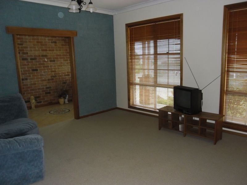 8 Mountain View Road, Moruya NSW 2537