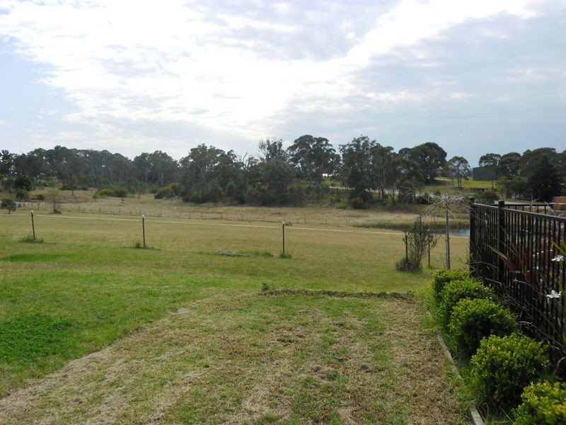 8 Mountain View Road, Moruya NSW 2537