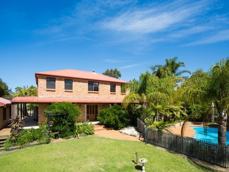 22 Glenduart Grove, Moruya NSW 2537