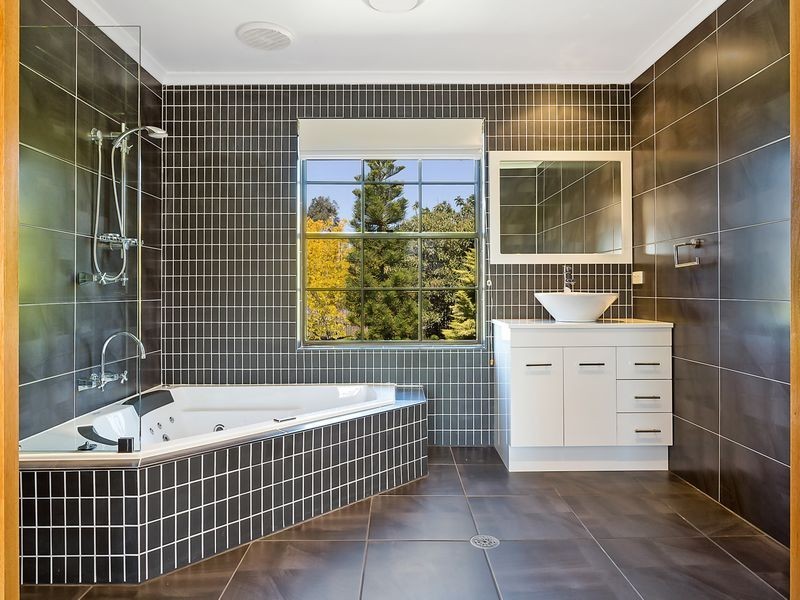 22 Glenduart Grove, Moruya NSW 2537