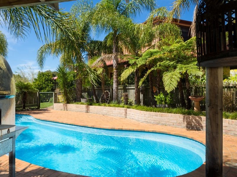 22 Glenduart Grove, Moruya NSW 2537