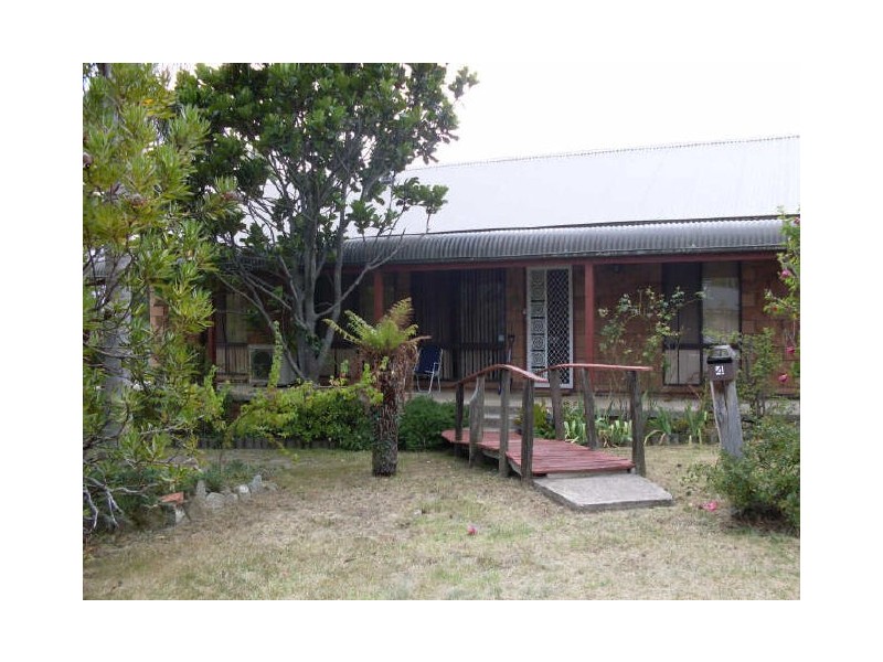 4 Jennifer Pl, Moruya NSW 2537