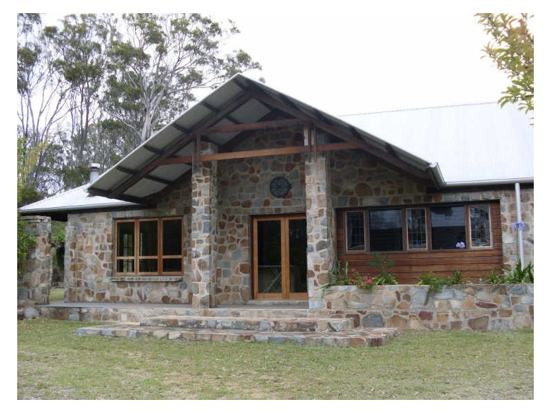 27 Summer Pl, Moruya NSW 2537