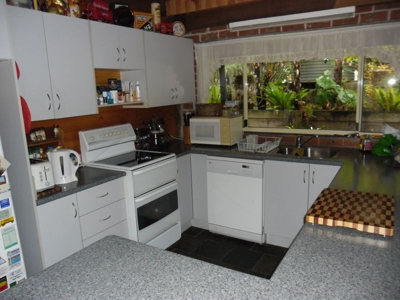 63 Yarragee Road, Moruya NSW 2537