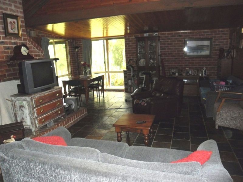 63 Yarragee Road, Moruya NSW 2537