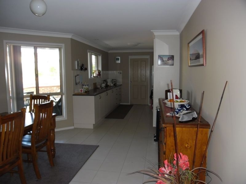 8 Carrie Crescent, Moruya NSW 2537