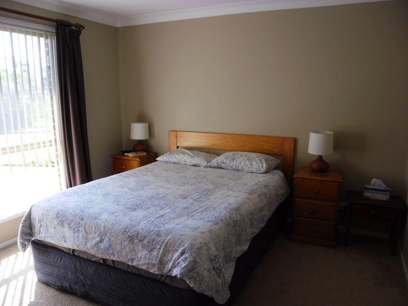 8 Carrie Crescent, Moruya NSW 2537