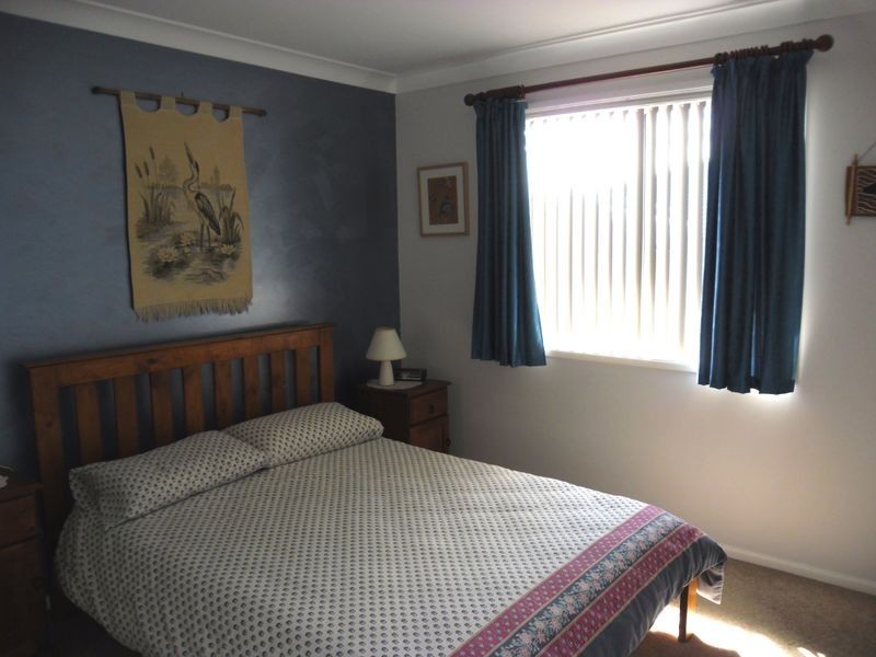 8 Carrie Crescent, Moruya NSW 2537