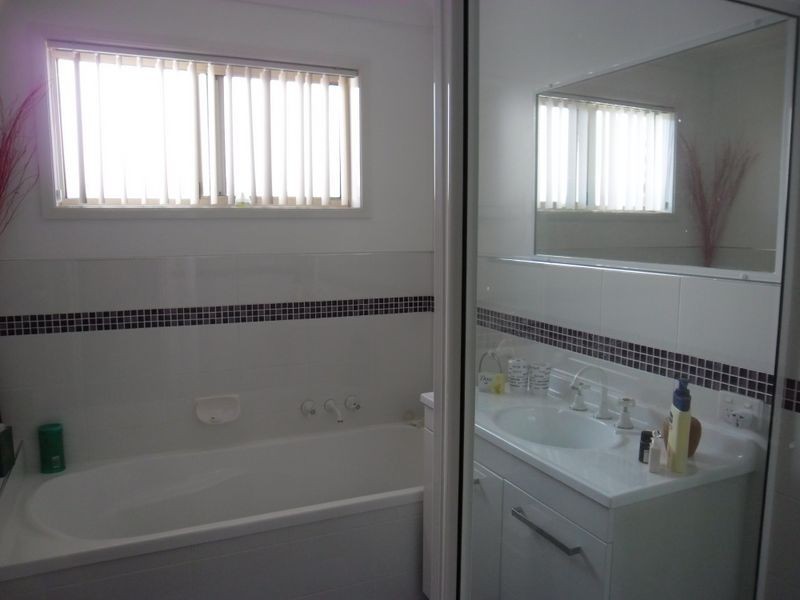 8 Carrie Crescent, Moruya NSW 2537