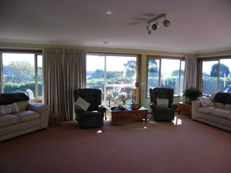 43 Dell Parade, Moruya Heads NSW 2537