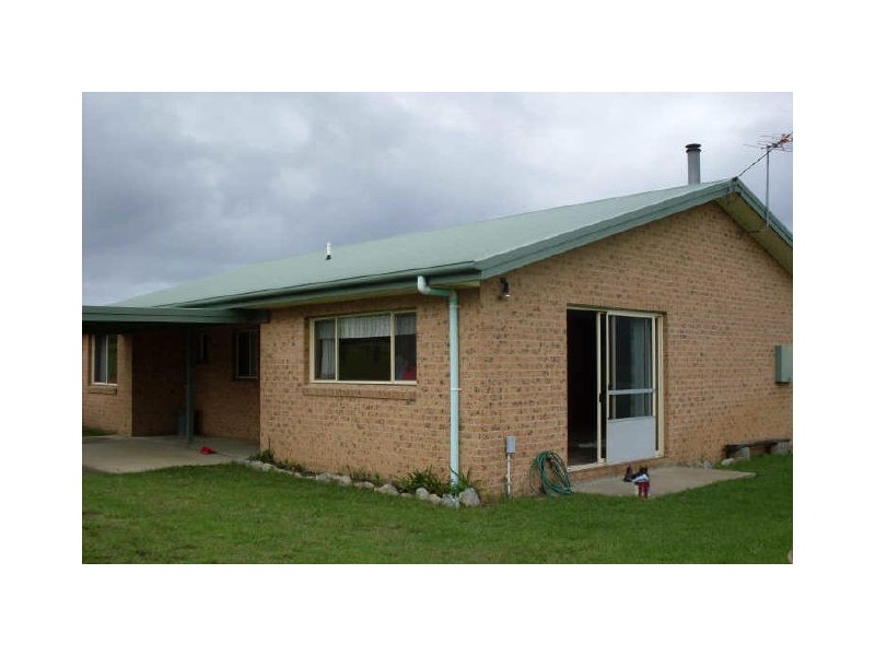 11 Paton Rd, Moruya NSW 2537