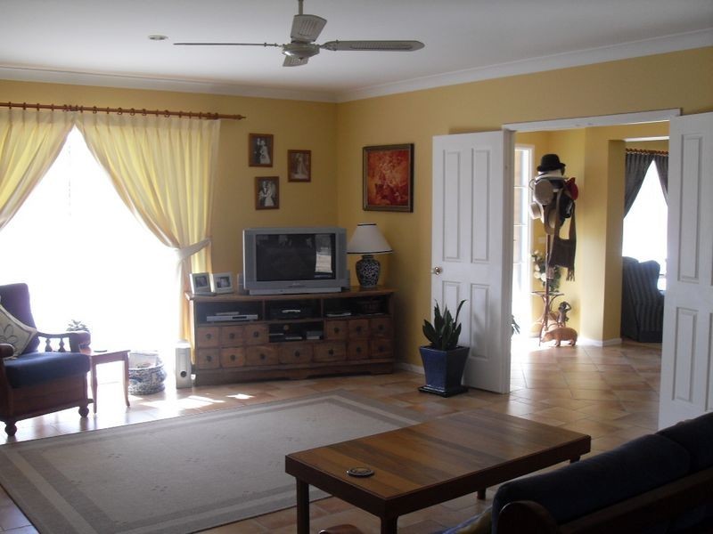 32 Glenduart Grove, Moruya NSW 2537