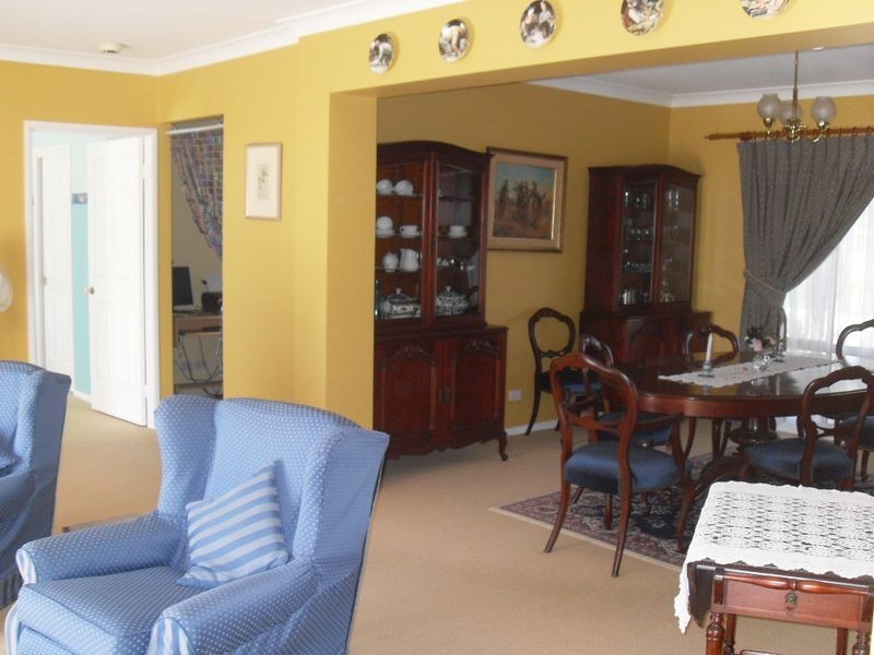 32 Glenduart Grove, Moruya NSW 2537