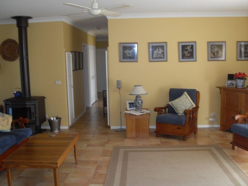 32 Glenduart Grove, Moruya NSW 2537