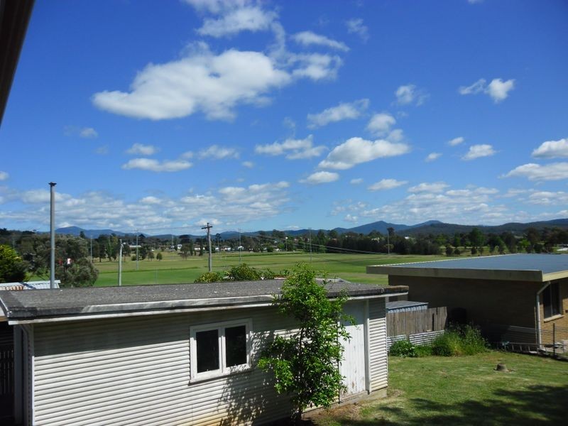 42 Campbell Street, Moruya NSW 2537