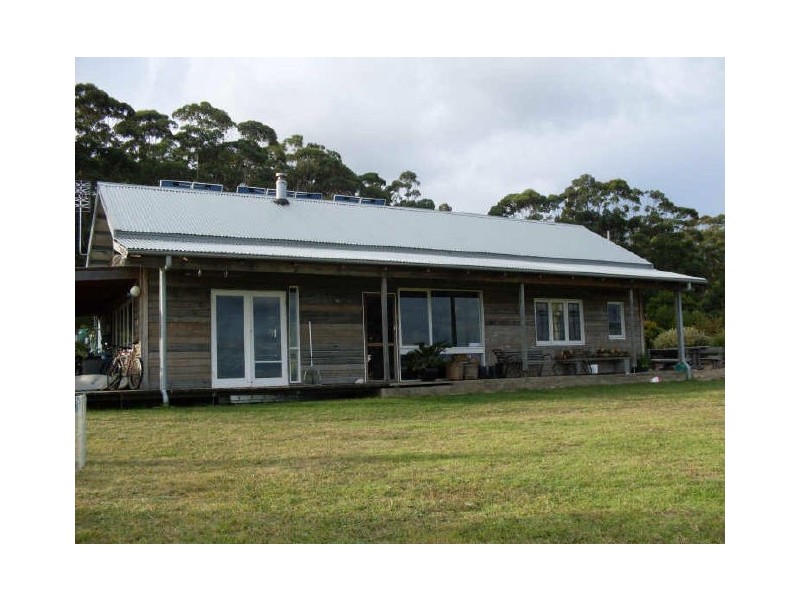 372 Bingi Rd, Bingie NSW 2537