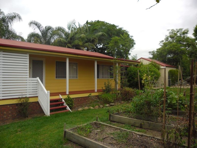 8 Luck Street, Moruya NSW 2537
