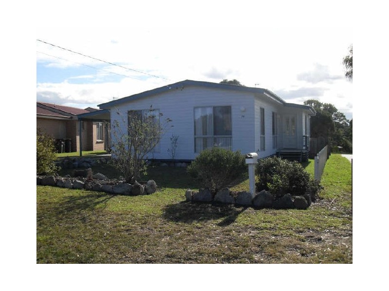 34 Lake St, Tuross Head NSW 2537
