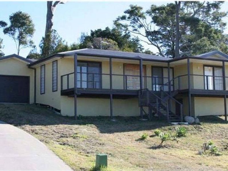 11 Pioneer Avenue, Moruya NSW 2537