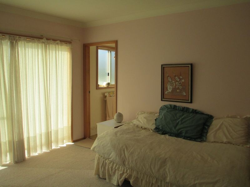 3 Craig Mostyn Place, Moruya NSW 2537