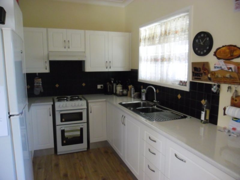 19 Moruya Street, Moruya NSW 2537