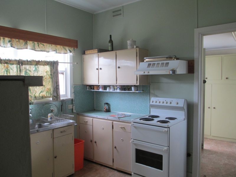 7 Millers Crescent, Moruya Heads NSW 2537