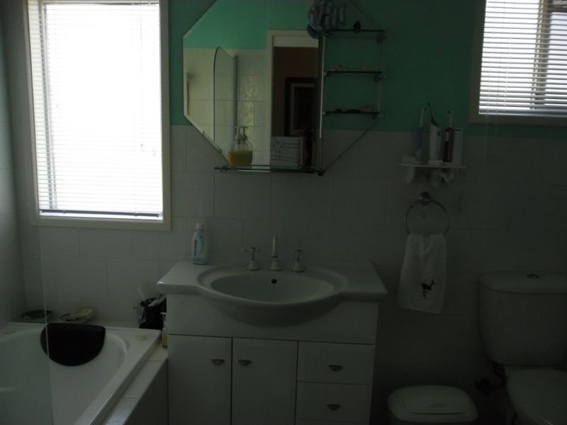 11 Grove Place, Moruya Heads NSW 2537