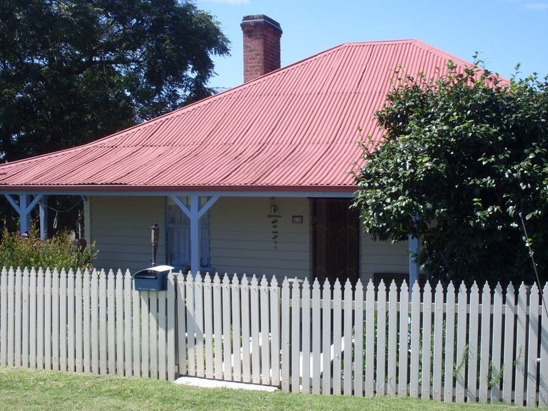 10 Luck Street, Moruya NSW 2537