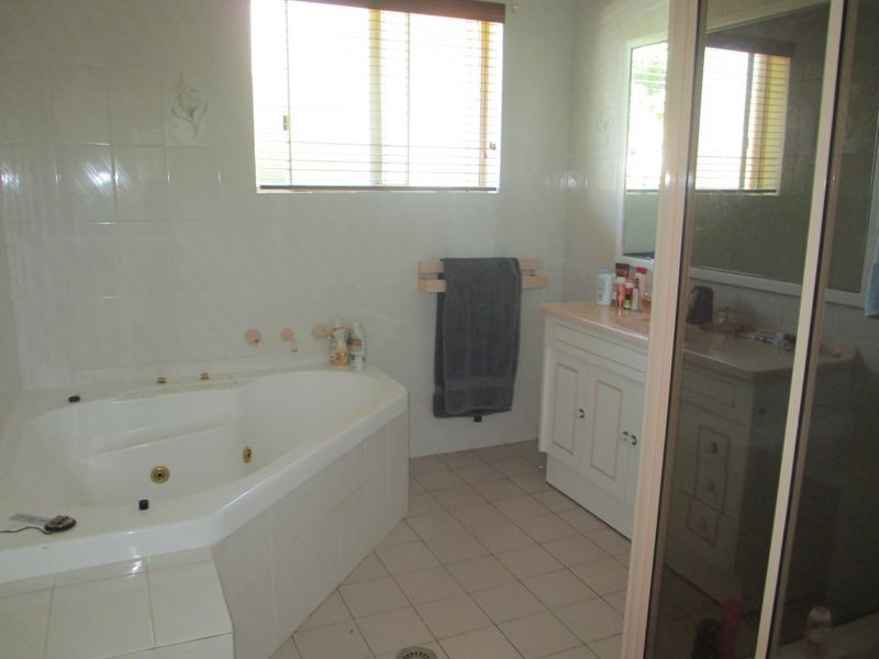 18 Crest Crescent, Moruya Heads NSW 2537