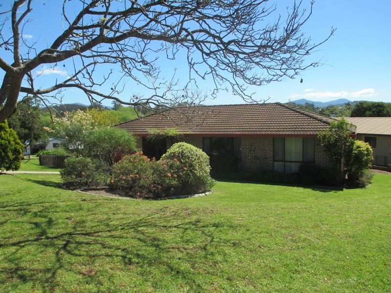 8 Ryan Place, Moruya NSW 2537