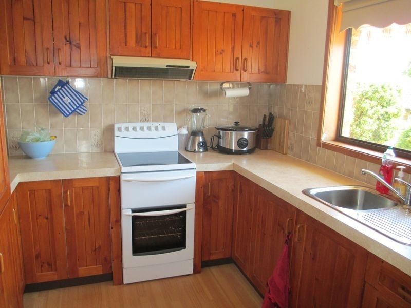 8 Ryan Place, Moruya NSW 2537