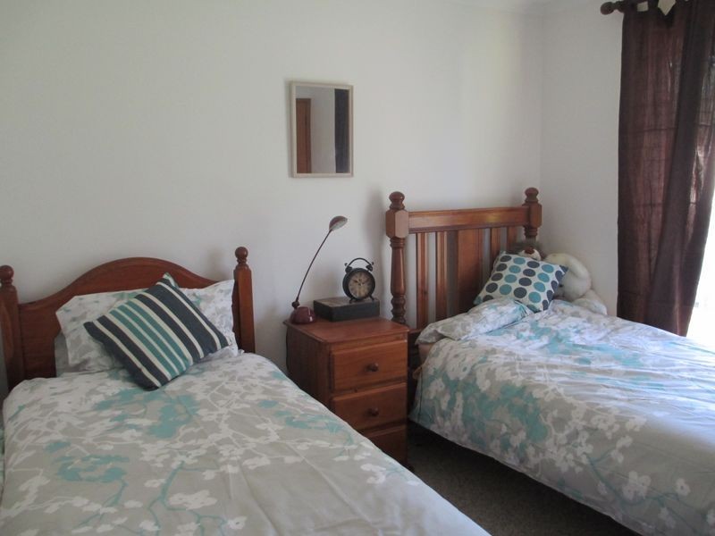 8 Ryan Place, Moruya NSW 2537