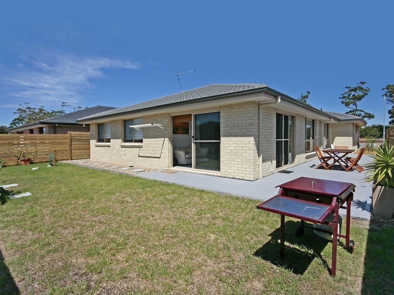 7 Griffiths Run, Broulee NSW 2537