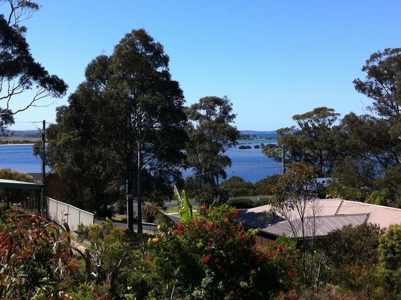 8 Hazel Rd, Moruya Heads NSW 2537