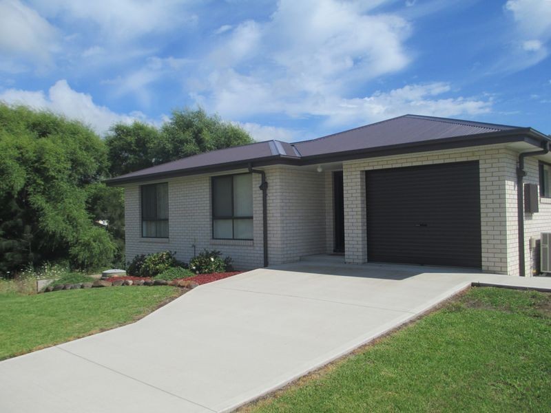 9 Carrie Crescent, Moruya NSW 2537