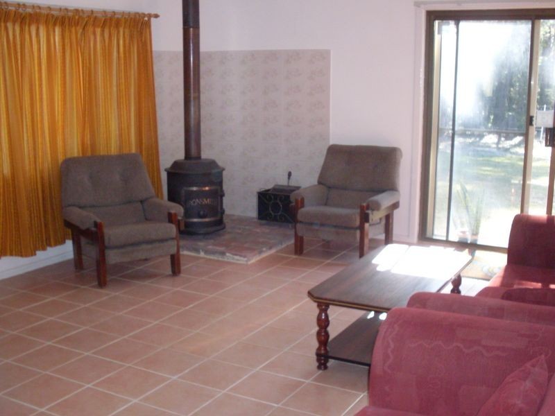 210 Percy Davis Dr, Moruya NSW 2537