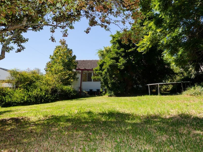 11 Luck Street, Moruya NSW 2537