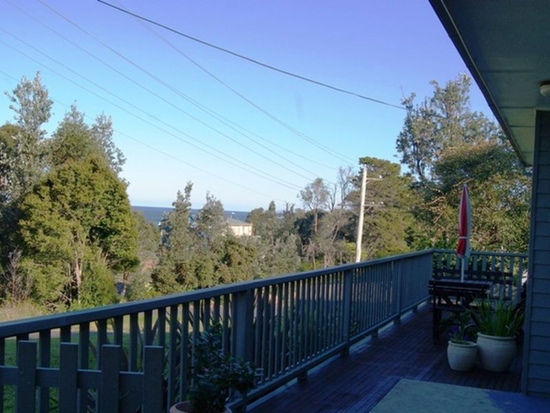 15 Coronation Drive, Moruya NSW 2537