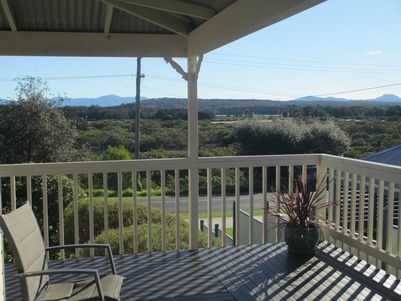 16 Charles Moffit Drive, Moruya Heads NSW 2537