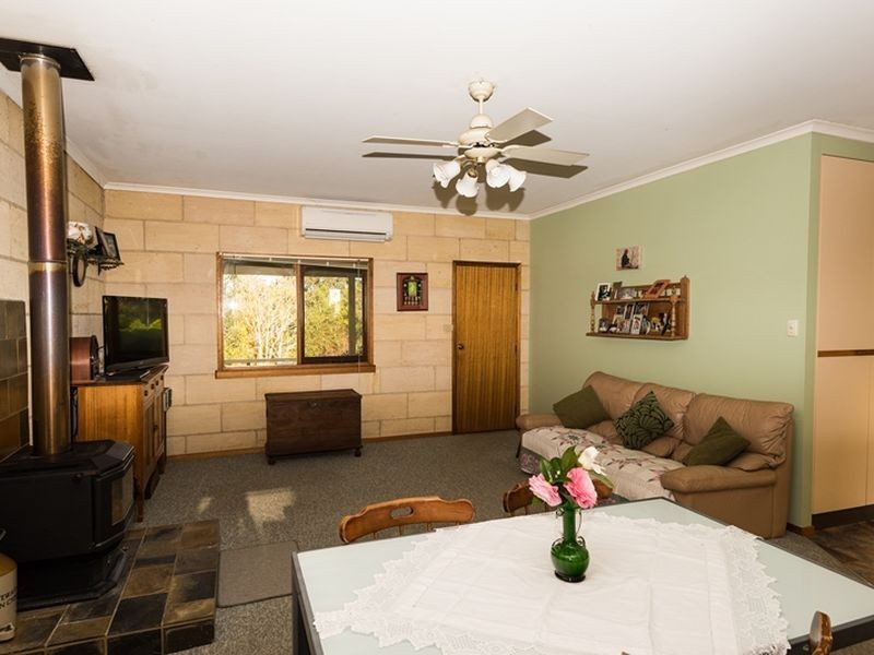 3 Cutharich Place, Moruya NSW 2537