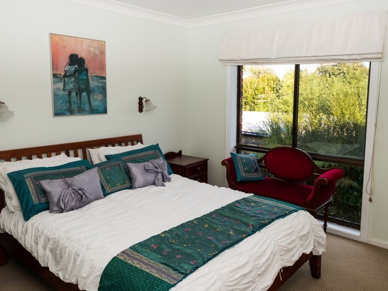 27 Elizabeth Street, Moruya Heads NSW 2537