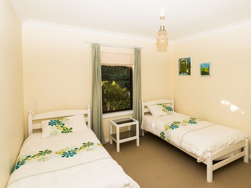 27 Elizabeth Street, Moruya Heads NSW 2537